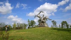 松江 | 集體回憶被喚醒，“云間奔鹿”雕塑在廣富林郊野公園安家
