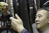 “松江琴派”今何在？一位百姓明星自制古琴，彈出松江“古音”