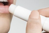 大白兔推潤唇膏，品牌跨界延伸為何漸成風潮？