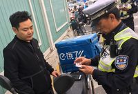 普陀區專項整治外賣騎手、快遞小哥交通違法行為：平臺連坐、賞罰分明