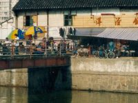 二八自行車、手提式煤爐,《大浦東》里的老洋涇，每個鏡頭都是“回憶殺”