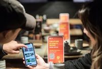 今年“雙12”線下沒有排長隊，因為便宜貨和生意經都在這里……