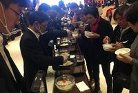 上海地產大米應考忙，這次除了市民品鑒專家打分外，還有食味儀