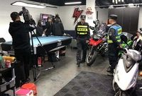 摩托車凌晨轟鳴117分貝被舉報，上海機動車擾民新規后首例違法被查，還牽出改裝店鋪