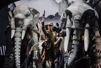 《最后一頭戰象》登臺國家大劇院，3.2米的巨型象偶等比例復原亞洲象