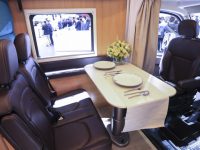 2019上海車展首日：車頂帳篷和車內餐廳惹人羨