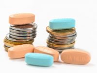 醫保結余怎么買商業保險？配眼鏡、美容為啥不能進醫保？醫保局局長這樣解答