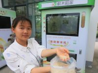 碾米能像榨汁一樣方便？來看看崇明企業研發的這臺“智能鮮米機”