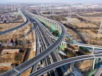 我國高速公路通車里程居世界第一，川藏鐵路、深中通道等超級工程正建