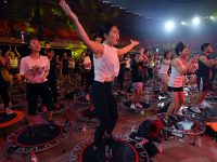 上海“全民健身日”花樣多，蹦床、魔力足球九宮格……還能看體育電影