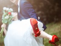 婚禮行業正復蘇：哭鼻子的新娘又開始籌備結婚，不少商家正綢繆打折獲客……
