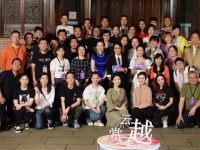 半年前法國總統馬克龍在上海豫園看的戲，昨天在浦東陸家嘴上演了