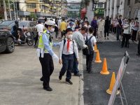 上海首批小學生今復課，送學車流疊加周一早高峰，更堵了