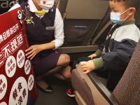 迎進博，上海各大火車站增設進站測溫通道，虹橋站加開免費進博直通車
