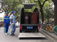 上海多了一輛“清晨專線”，一店一碼垃圾分成兩隊進桶