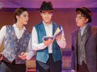 在魔都鬧市小酒館，音樂劇《阿波羅尼亞》駐演4個月，為何場場爆滿？