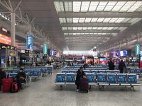 春運首日：上海機場客流腰斬、鐵路三分之一、長途客運不足一成，但防疫最重…