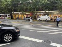 機動車不禮讓行人要吃罰單，電子警察咋判定？記者實地探訪打浦路、雁蕩路等處