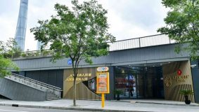 黃浦江堤壩下的“閑置空間”還能這么利用！這條百米長巷成白領休憩港灣