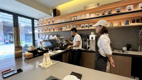 上海古鎮邊的手沖咖啡店：上海阿姨組隊買咖啡豆，有人剛下飛機就來喝